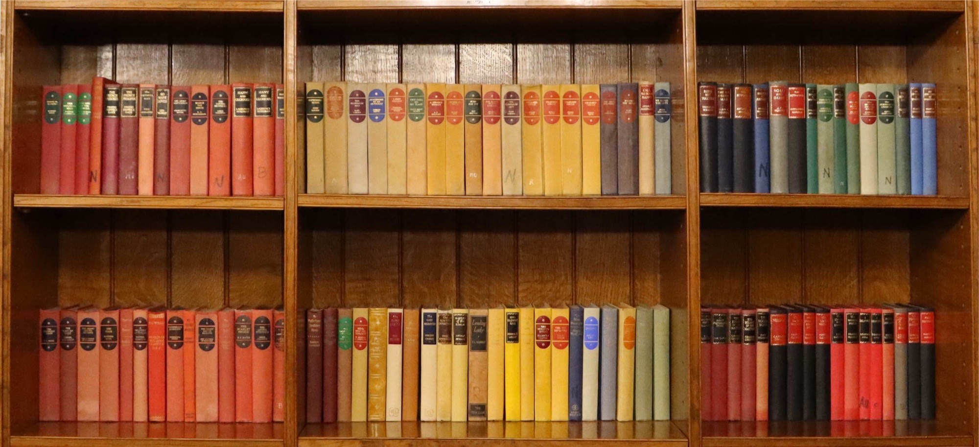 Buchregal
